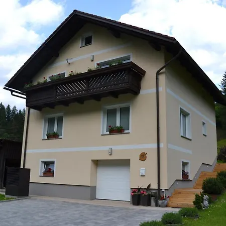 Apartma Ob Potoku * Luce